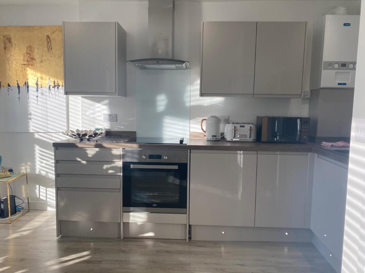 Stylish Pontcanna Flat Near City Centre Кардифф Экстерьер фото